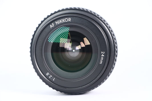 Lente NIKON 24mm F2.8. Usado