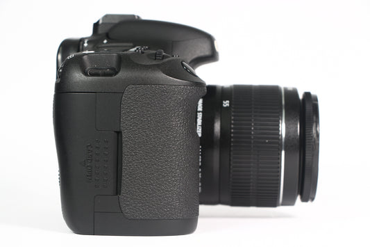 Cámara Digital CANON 7D Lente 18-55mm IS II. Usada.