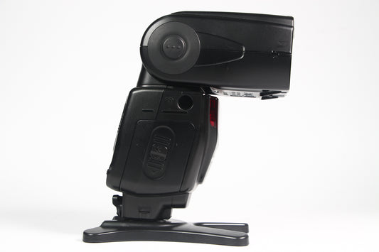 Flash Nikon Speedlight SB-700. Usado