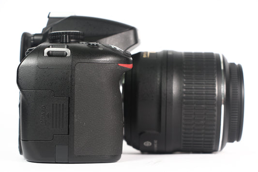 Cámara Digital NIKON D5100 Lente 18-55mm G VR. Usada