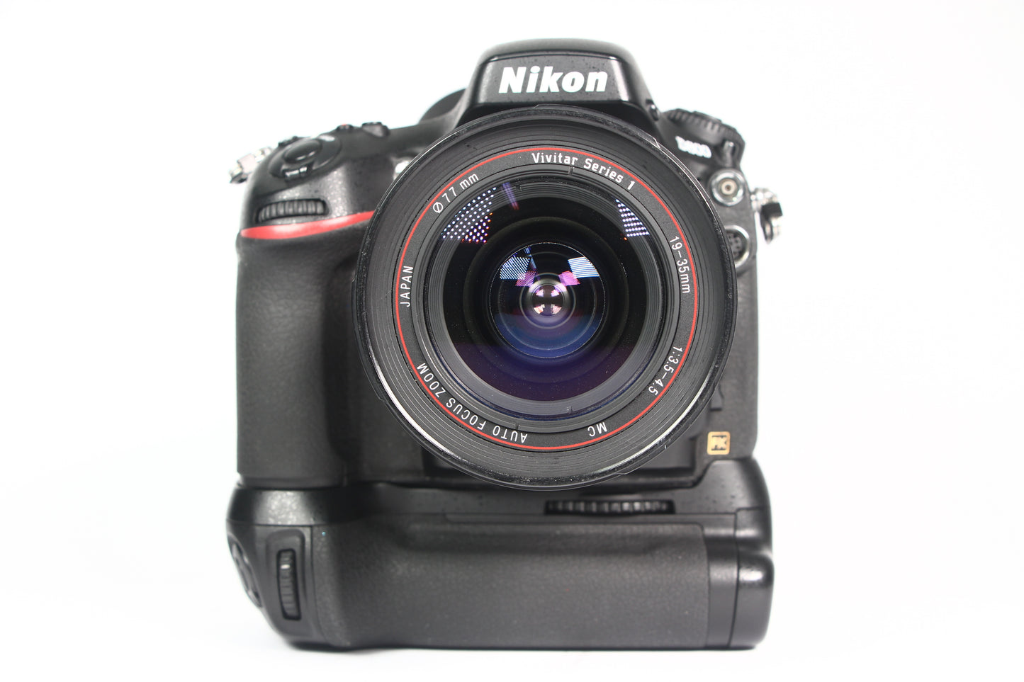 Cámara Digital NIKON D800 con Lente Vivitar 19-35 mm F3.5-5.6 Con Grip. Usada