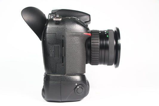 Cámara Digital NIKON D800 con Lente Vivitar 19-35 mm F3.5-5.6 Con Grip. Usada