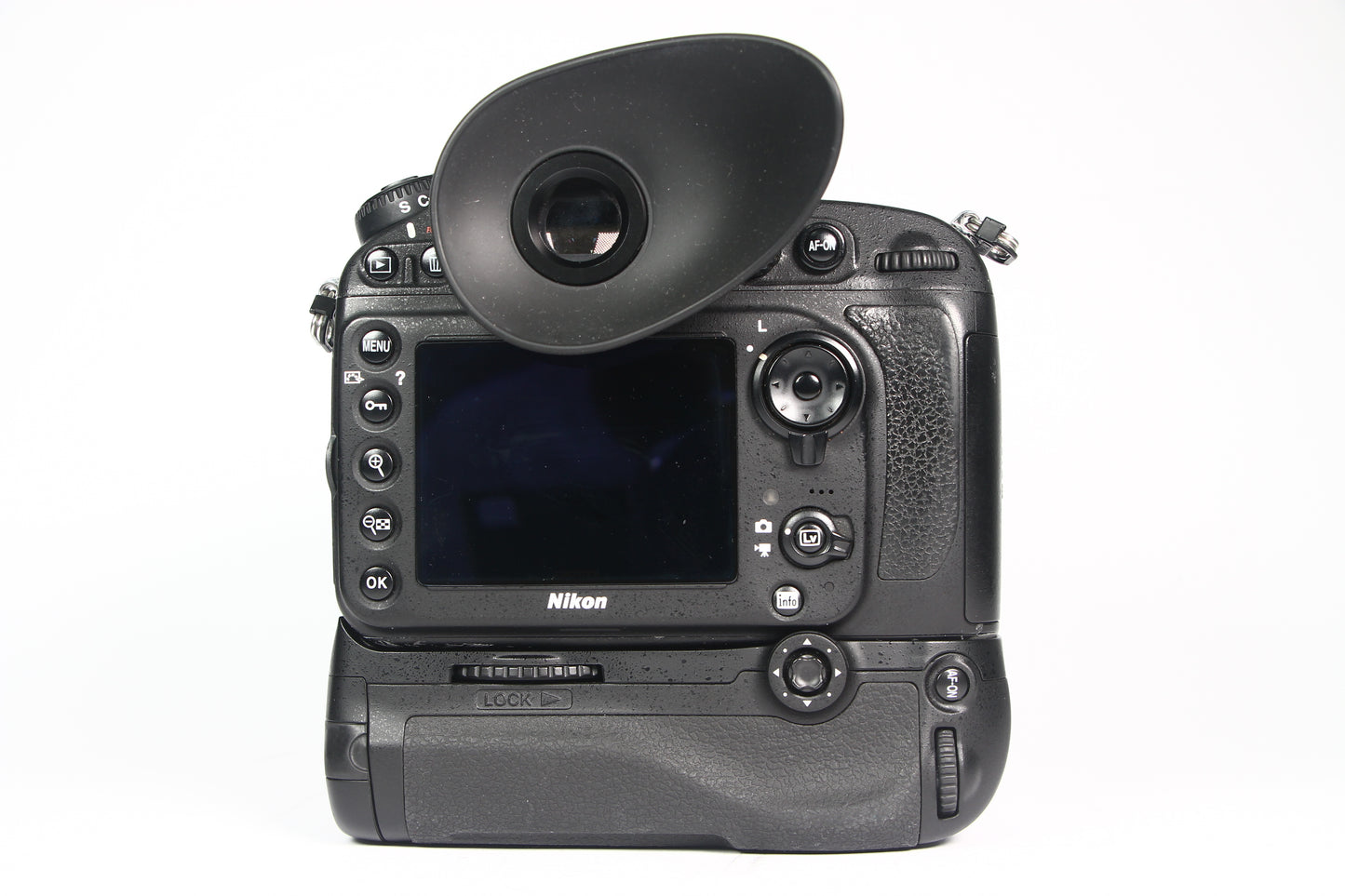 Cámara Digital NIKON D800 con Lente Vivitar 19-35 mm F3.5-5.6 Con Grip. Usada