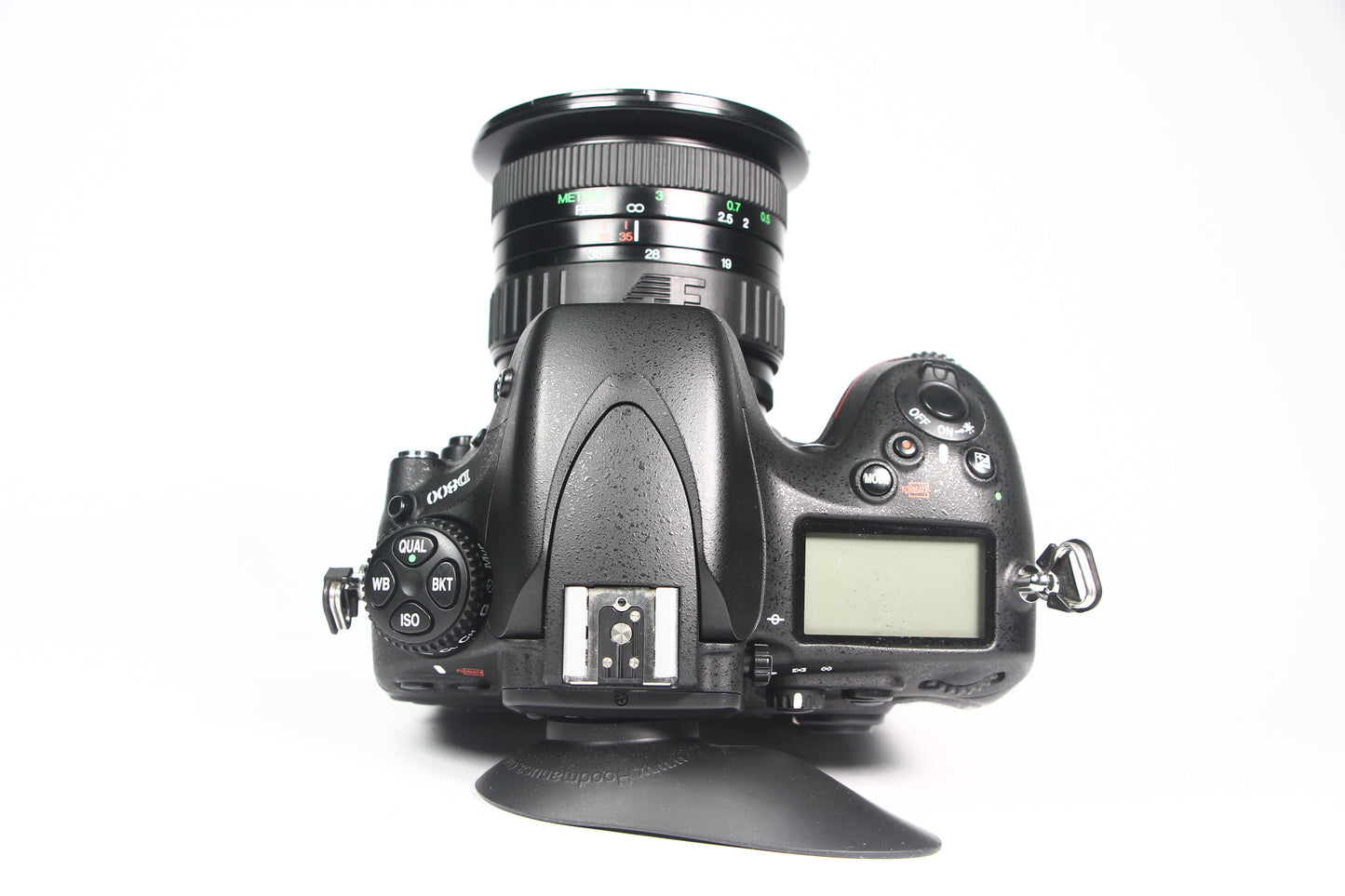 Cámara Digital NIKON D800 con Lente Vivitar 19-35 mm F3.5-5.6 Con Grip. Usada