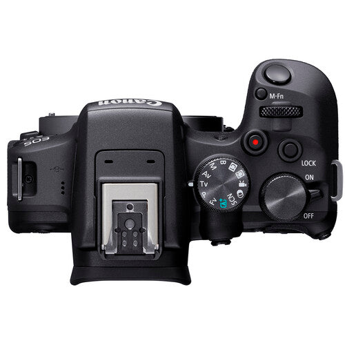 Canon EOS R10 con lente RF-S 18-150mm IS STM