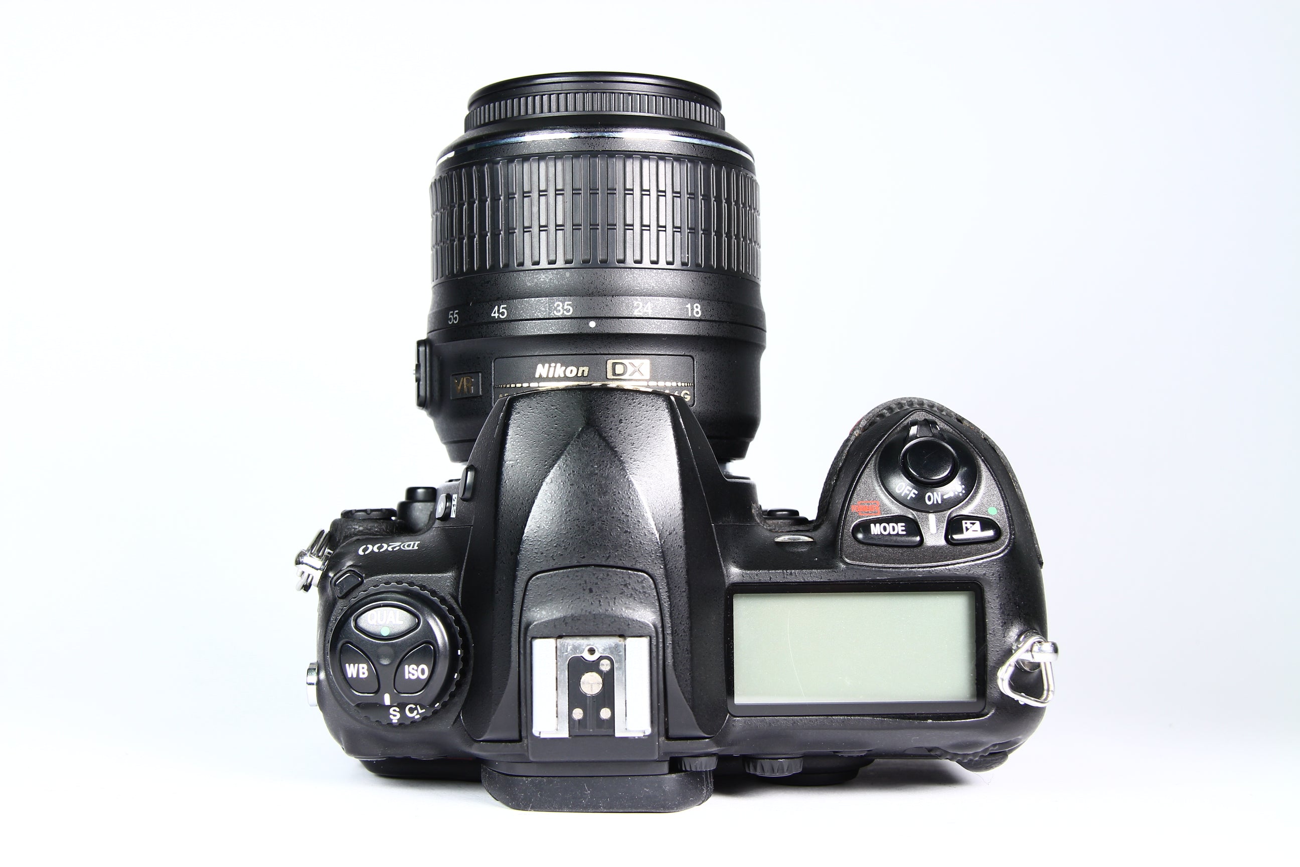 Cámara Digital NIKON D200 Lente 18-55 mm. Usada