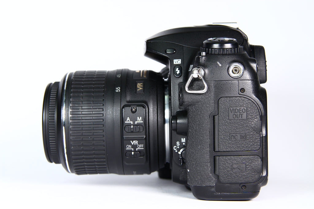 Cámara Digital NIKON D200 Lente 18-55 mm. Usada