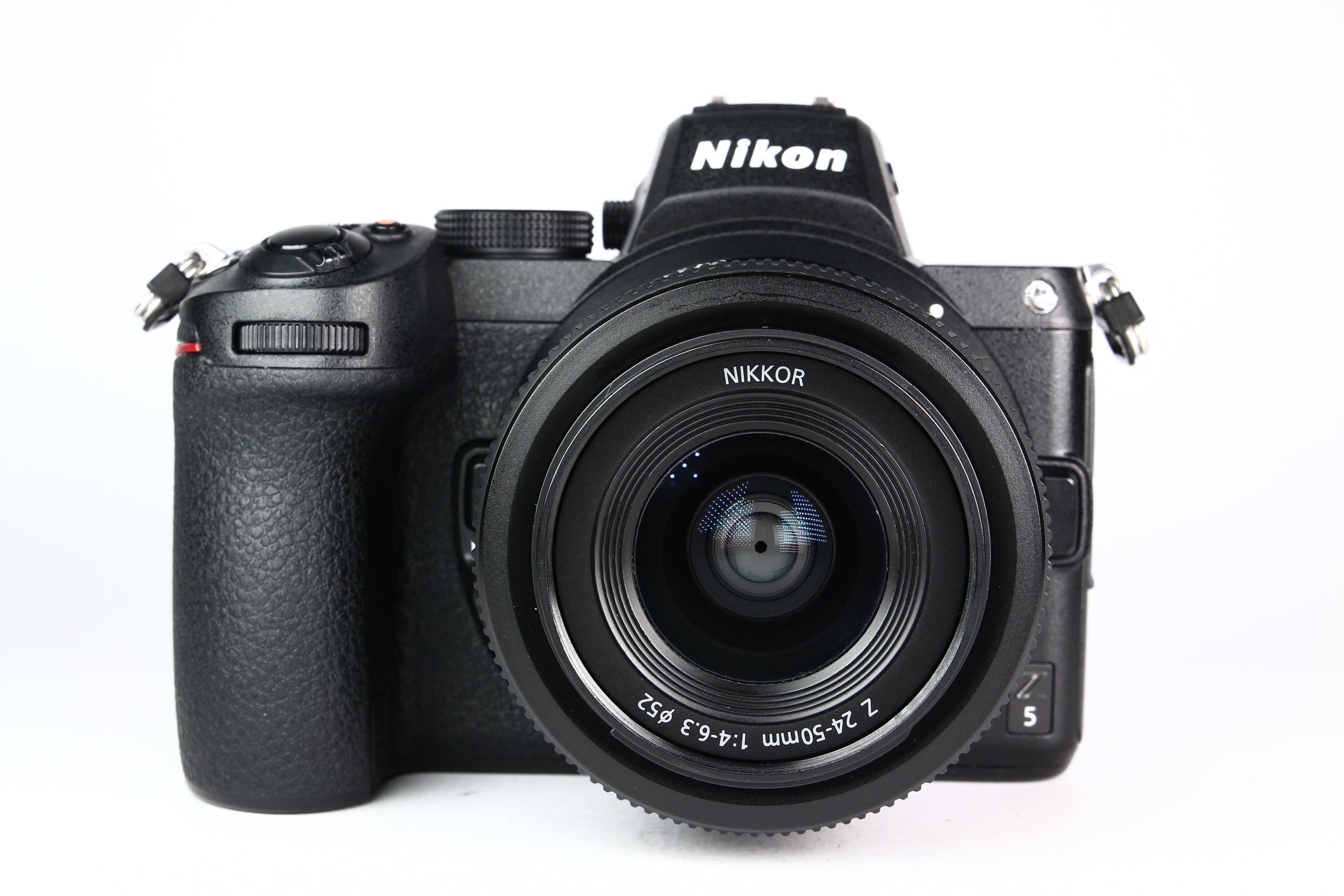 Cámara Digital NIKON Z5 con Lente 24-50 F:4-6.3 Usada