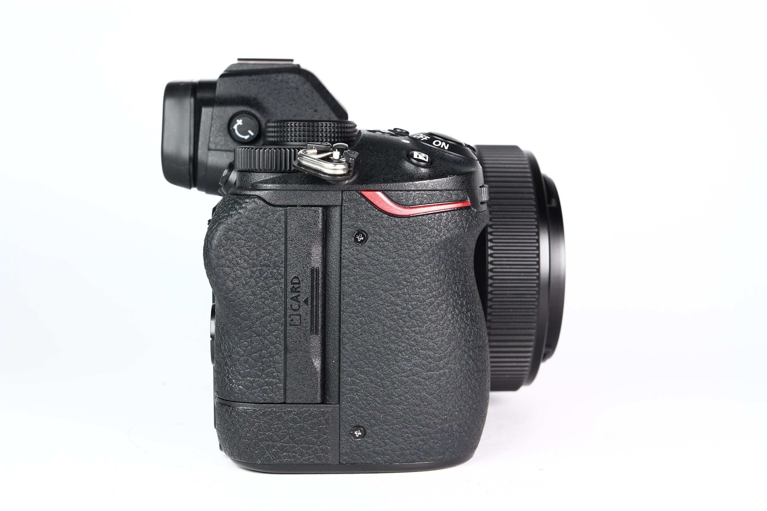 Cámara Digital NIKON Z5 con Lente 24-50 F:4-6.3 Usada