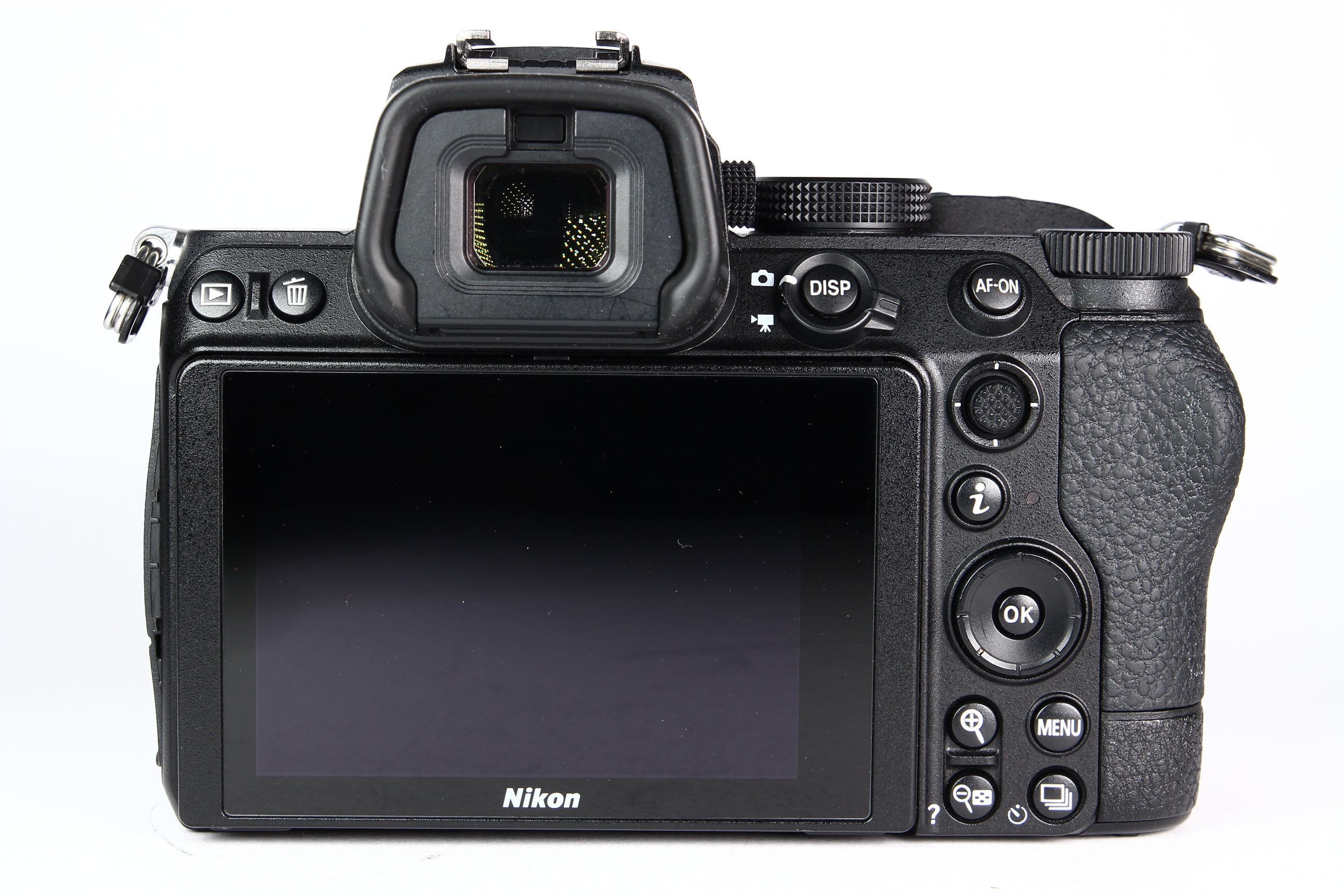 Cámara Digital NIKON Z5 con Lente 24-50 F:4-6.3 Usada