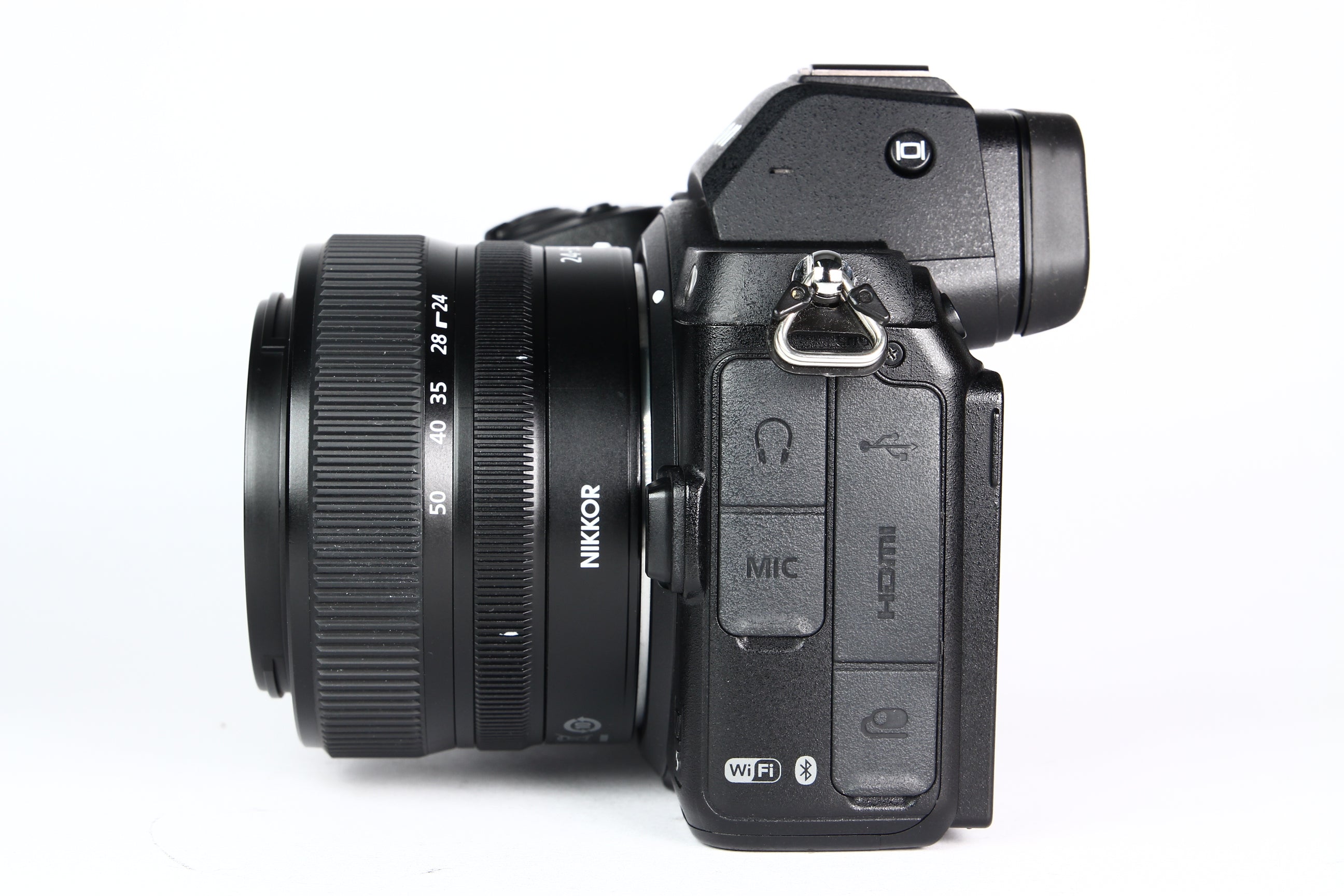 Cámara Digital NIKON Z5 con Lente 24-50 F:4-6.3 Usada