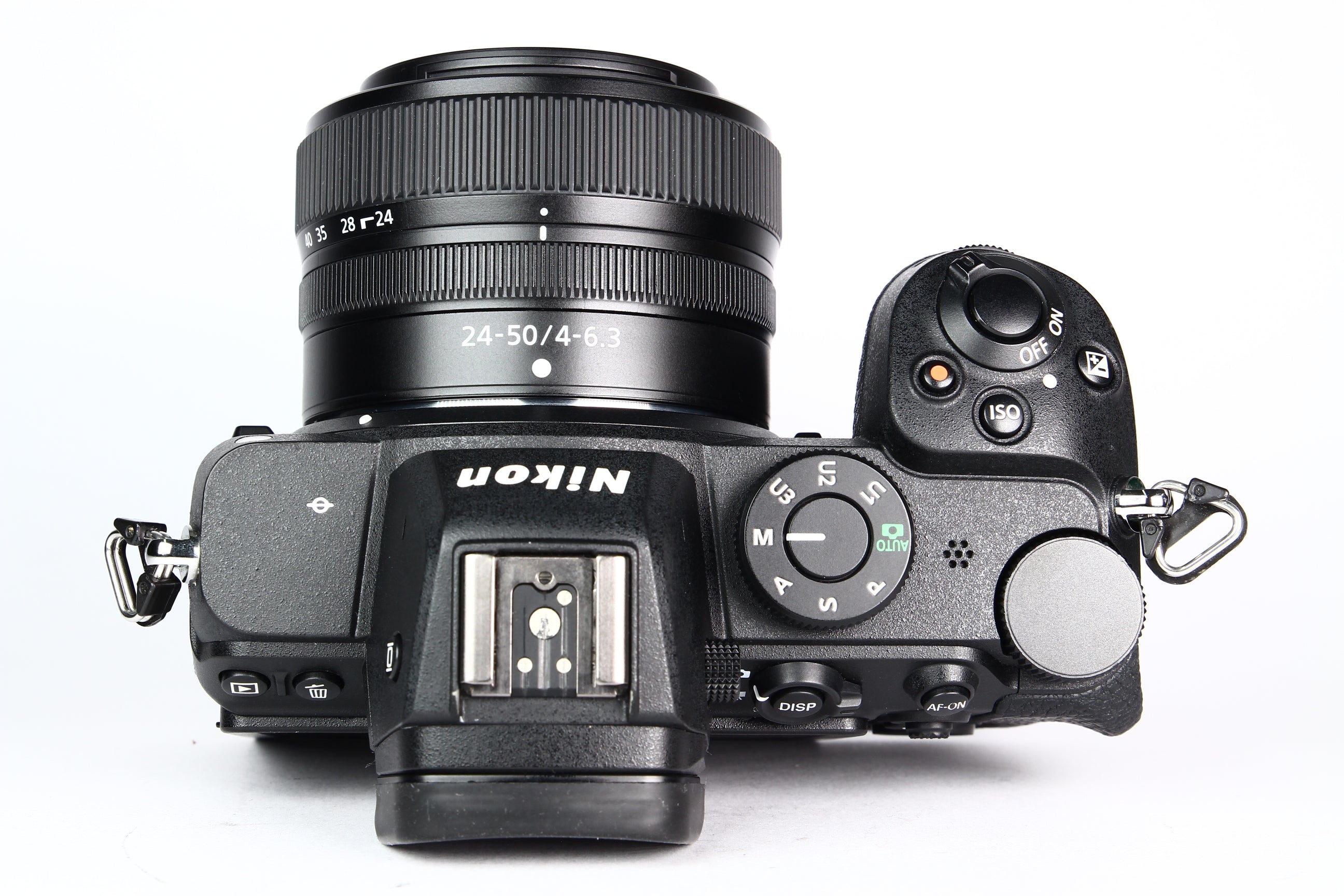 Cámara Digital NIKON Z5 con Lente 24-50 F:4-6.3 Usada