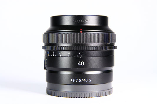 Lente SONY FE 40mm G F:2.5. Usado