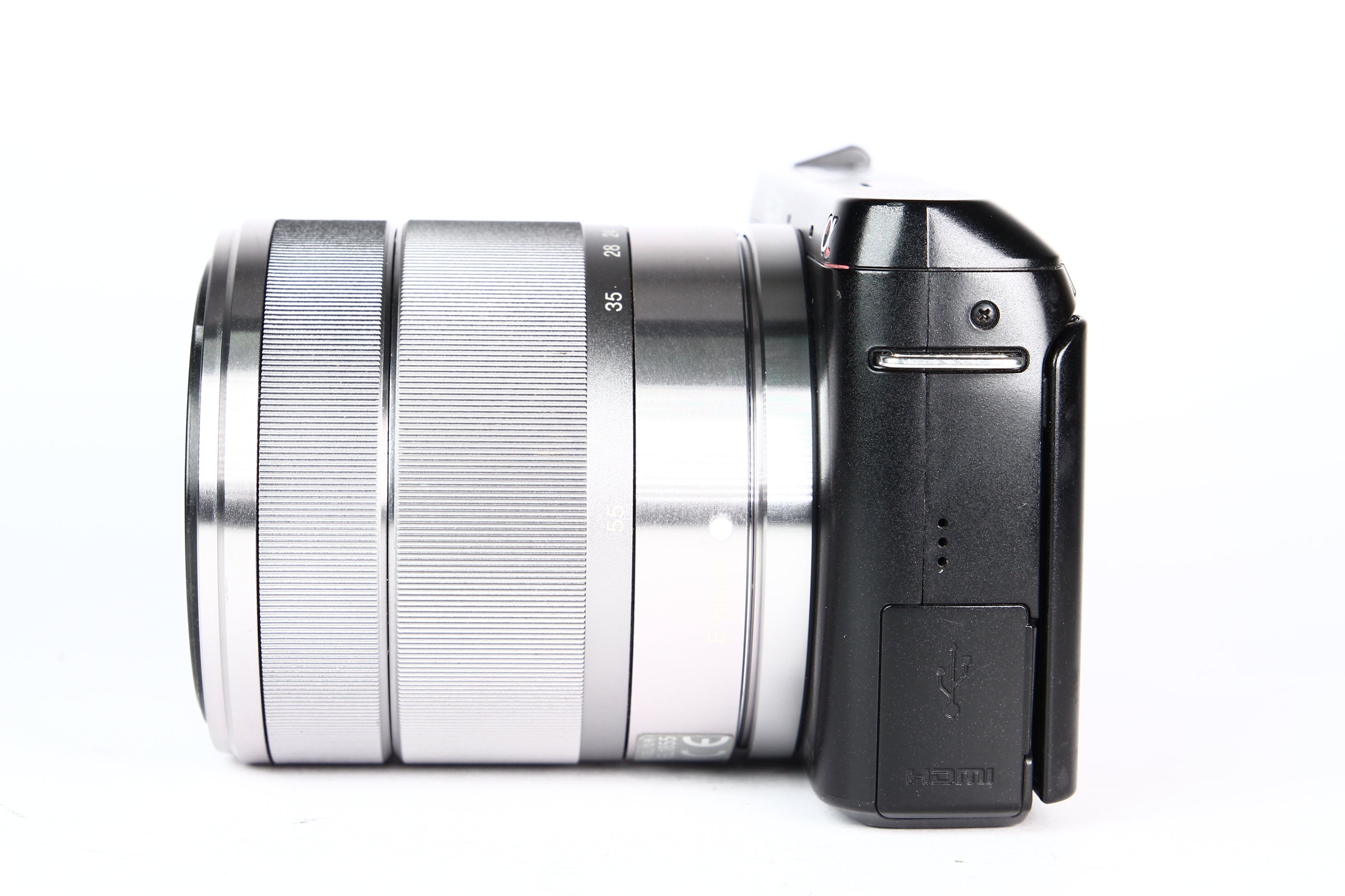 Cámara Digital SONY NEX F3 con lente 18-55mm. Usada