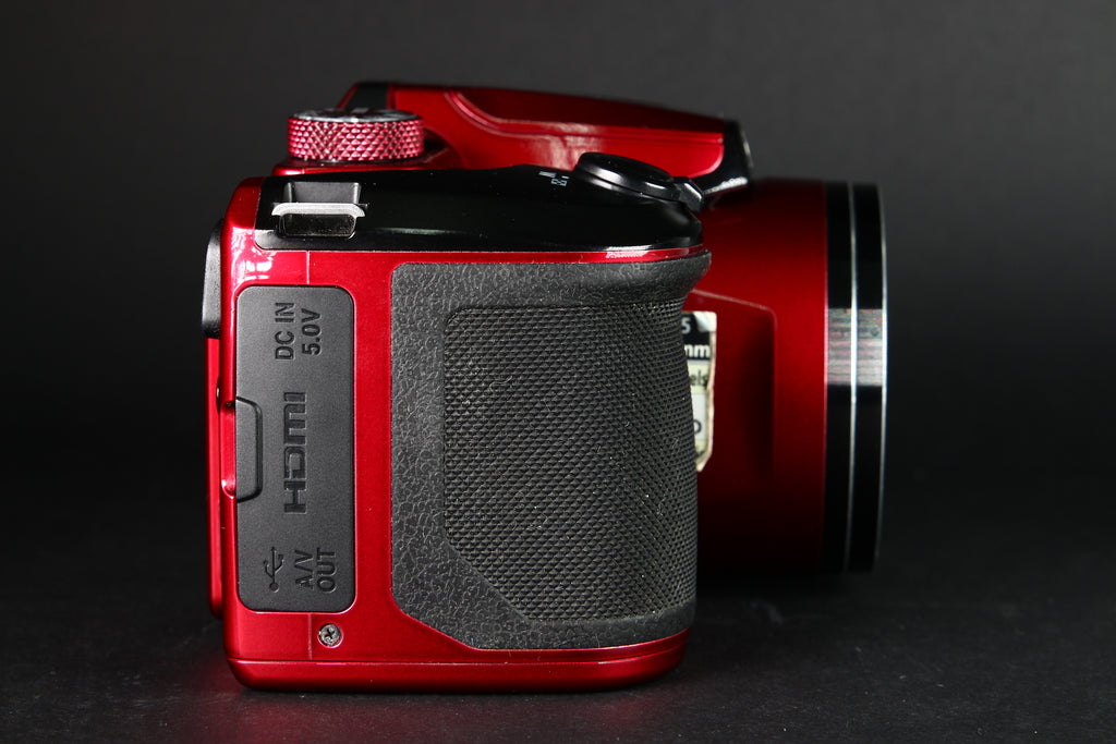 Cámara Digital Compacta NIKON COOLPIX B500 Edición Roja. Usada