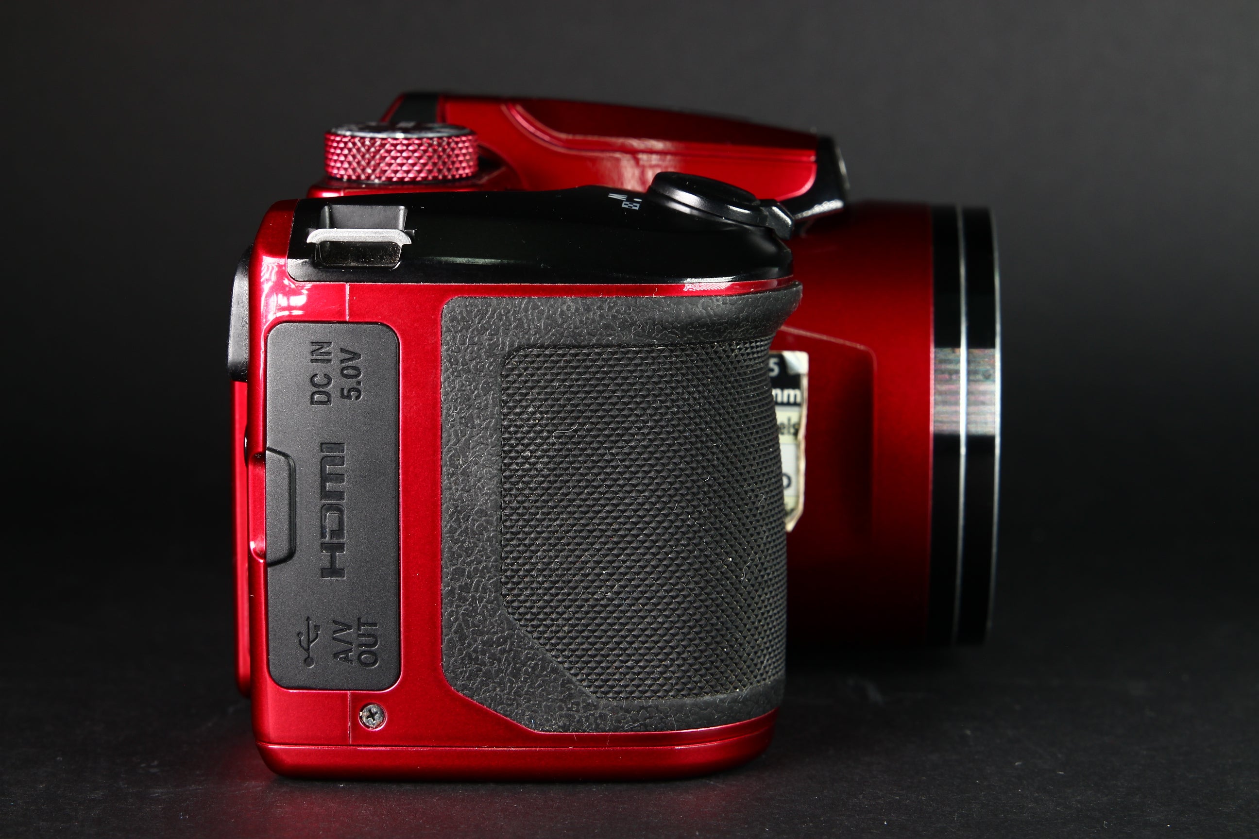 Cámara Digital Compacta NIKON COOLPIX B500 Edición Roja. Usada