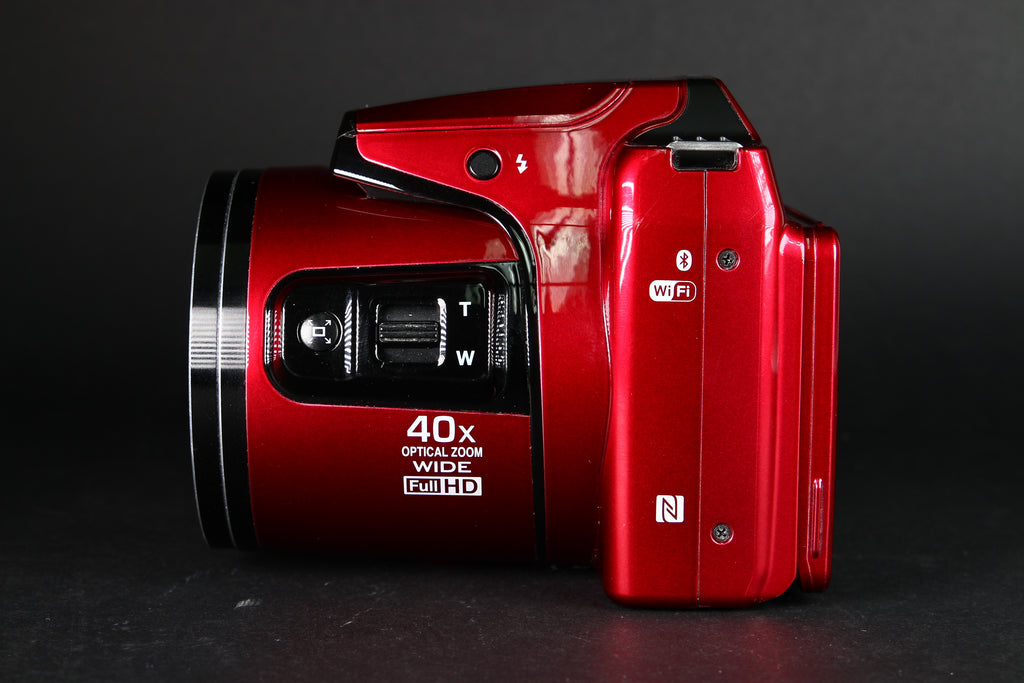 Cámara Digital Compacta NIKON COOLPIX B500 Edición Roja. Usada