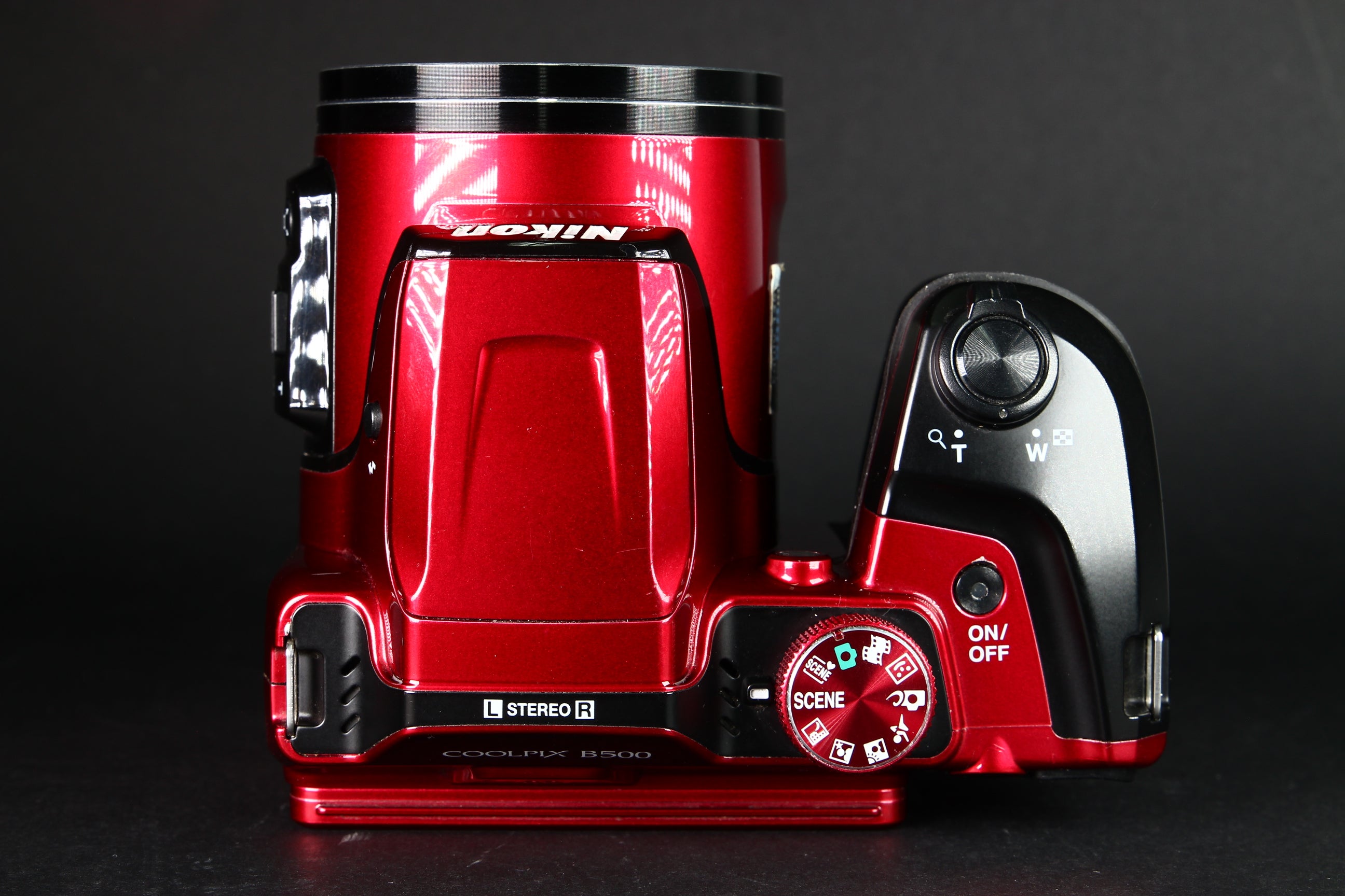 Cámara Digital Compacta NIKON COOLPIX B500 Edición Roja. Usada