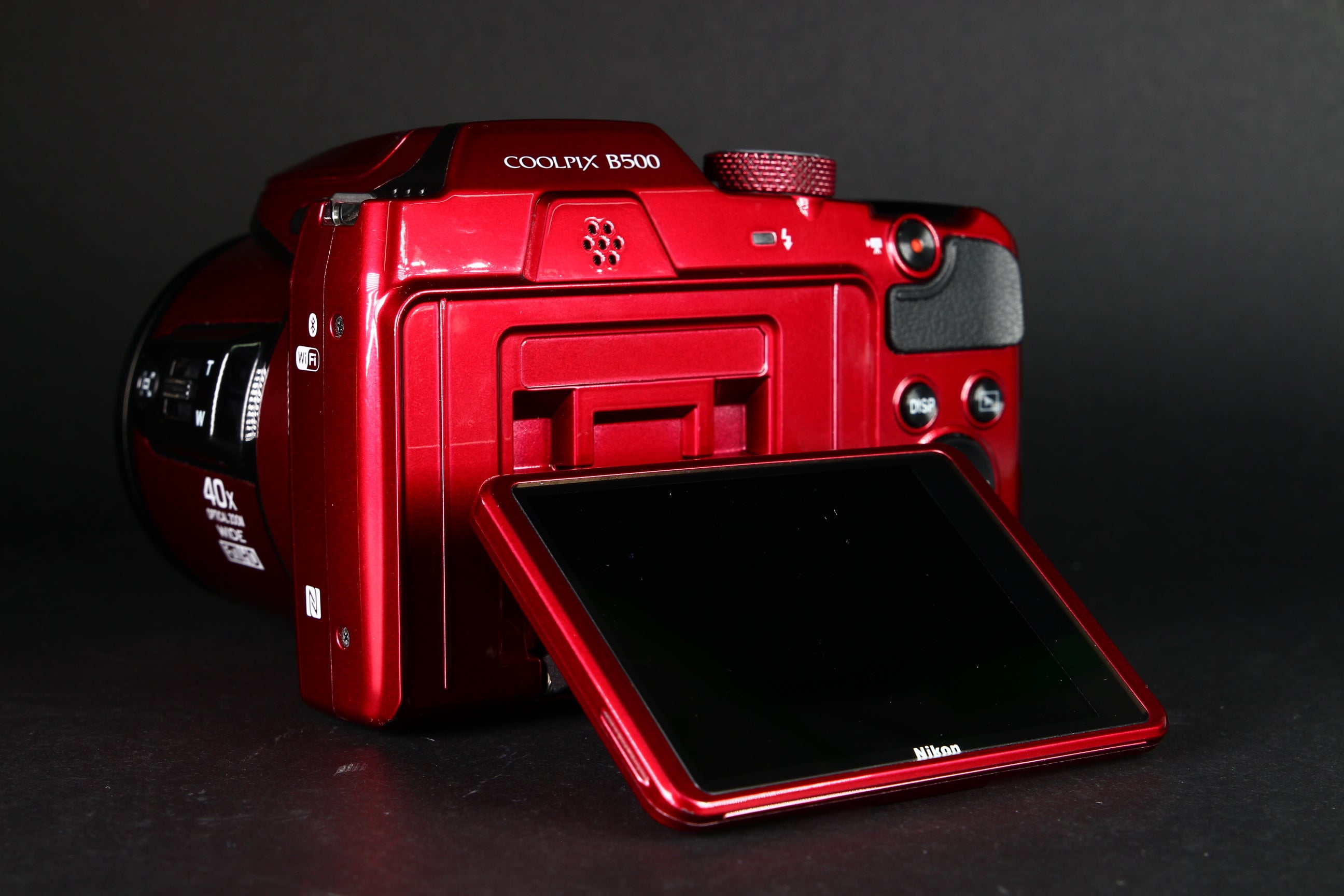 Cámara Digital Compacta NIKON COOLPIX B500 Edición Roja. Usada