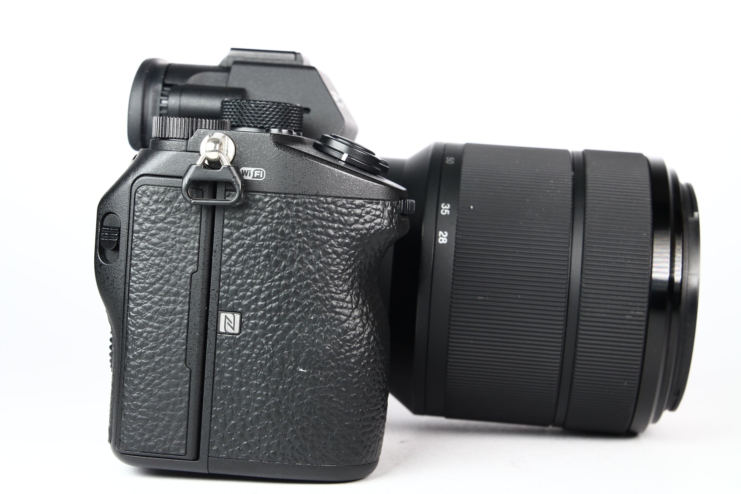 Cámara Digital SONY A7III Lente 28-70mm OSS. Usada