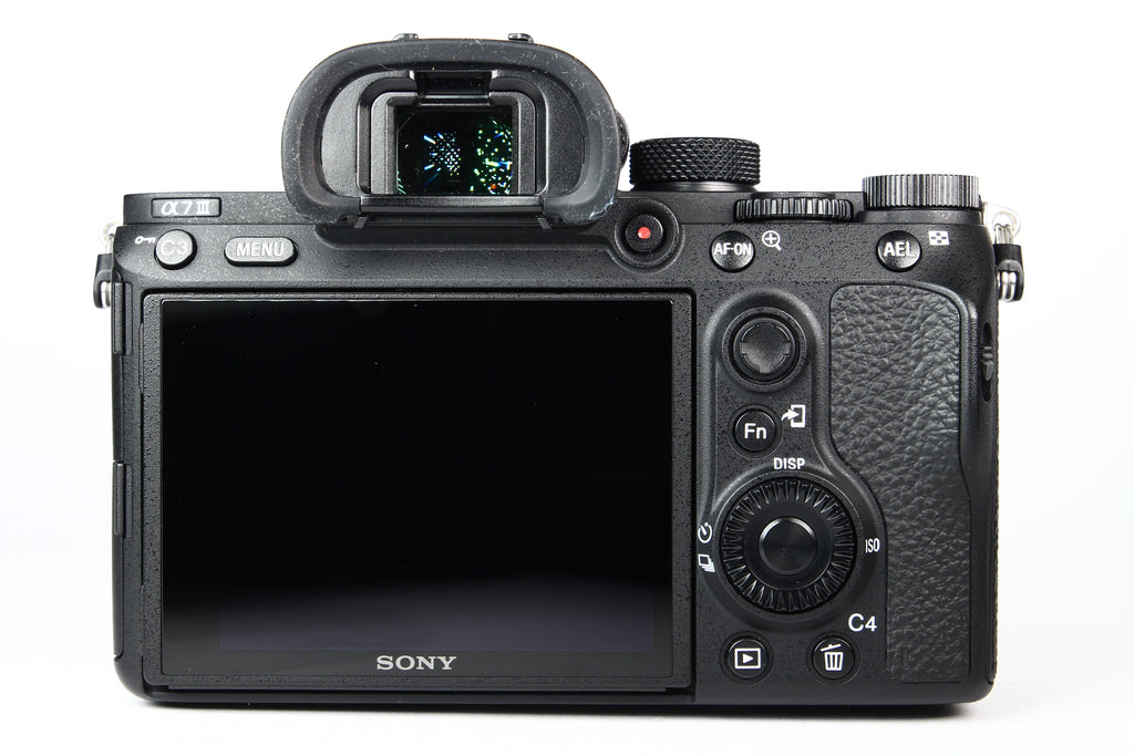 Cámara Digital SONY A7III Lente 28-70mm OSS. Usada