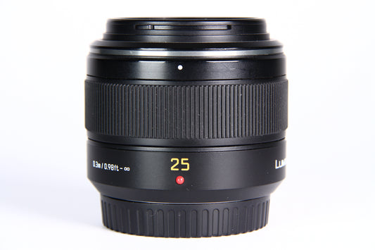 Lente Panasonic Lumix DG Summilux 25 mm F:1.4 ASPH Montura Micro 4/3 Usado