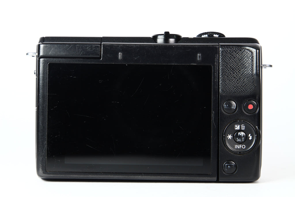 Cámara Digital CANON EOS M200 con lente 15-45mm. Usada