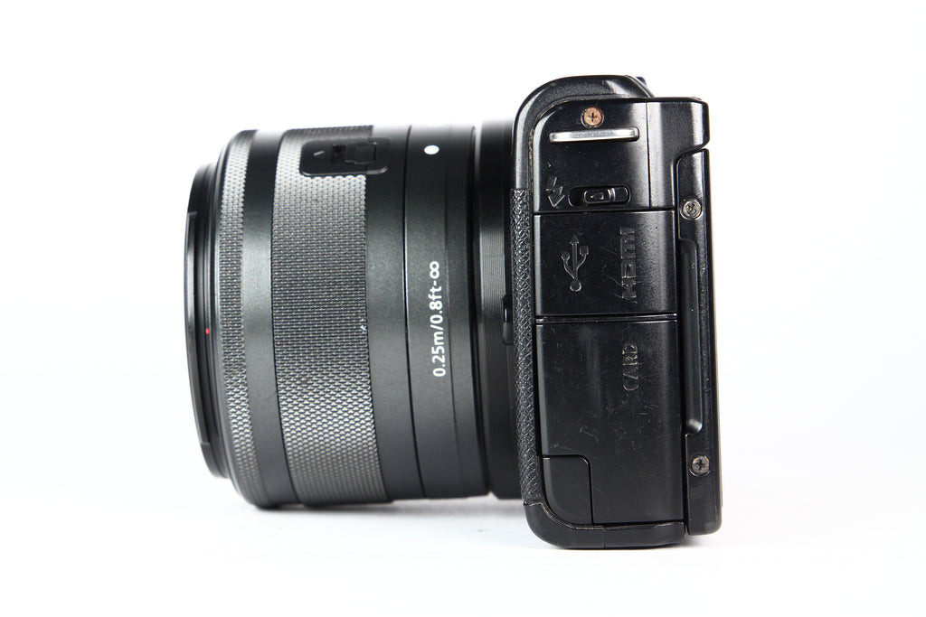 Cámara Digital CANON EOS M200 con lente 15-45mm. Usada