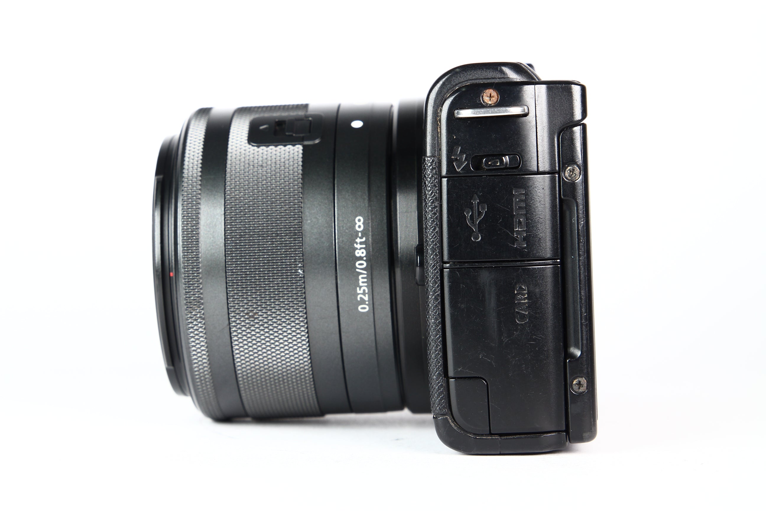 Cámara Digital CANON EOS M200 con lente 15-45mm. Usada