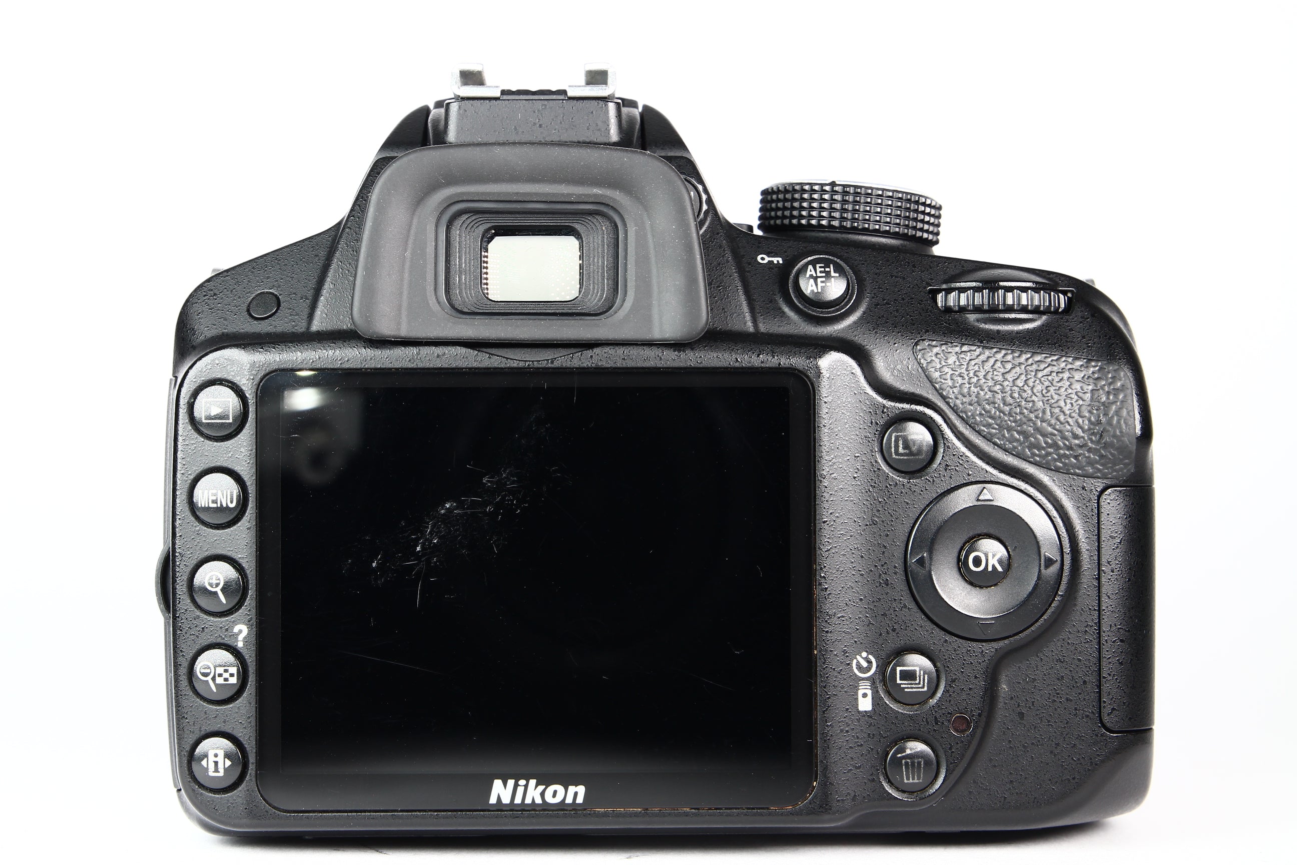 Cámara Digital NIKON D3200 Lente 18-55mm. Usada