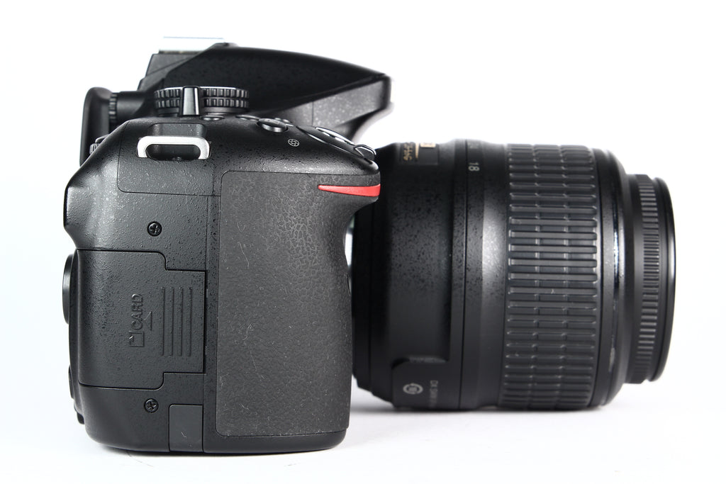 Cámara Digital Nikon D5200 Lente 18-55mm. Usada