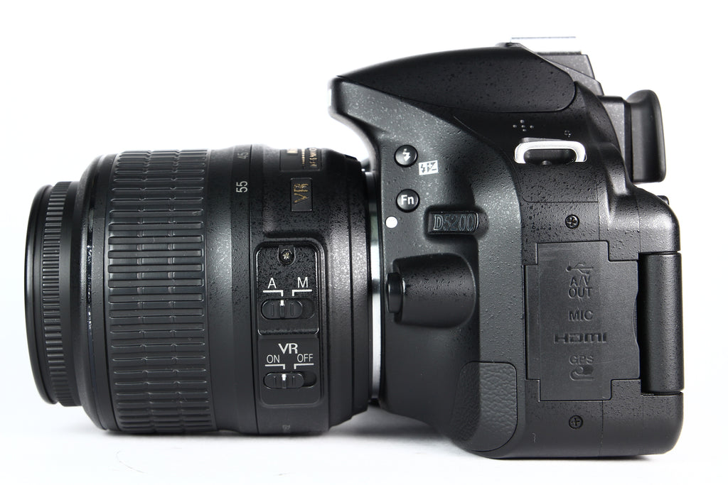 Cámara Digital Nikon D5200 Lente 18-55mm. Usada