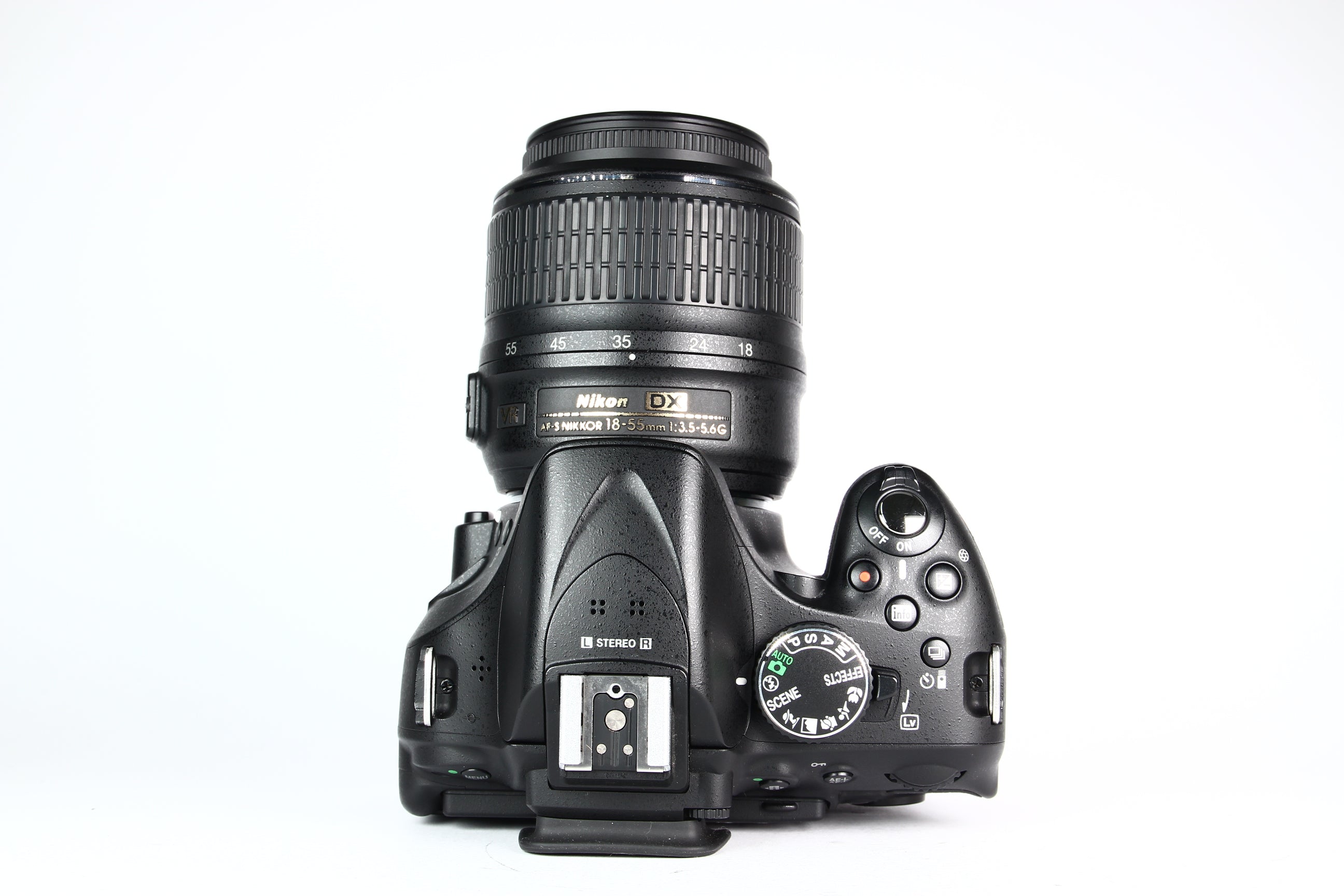 Cámara Digital Nikon D5200 Lente 18-55mm. Usada