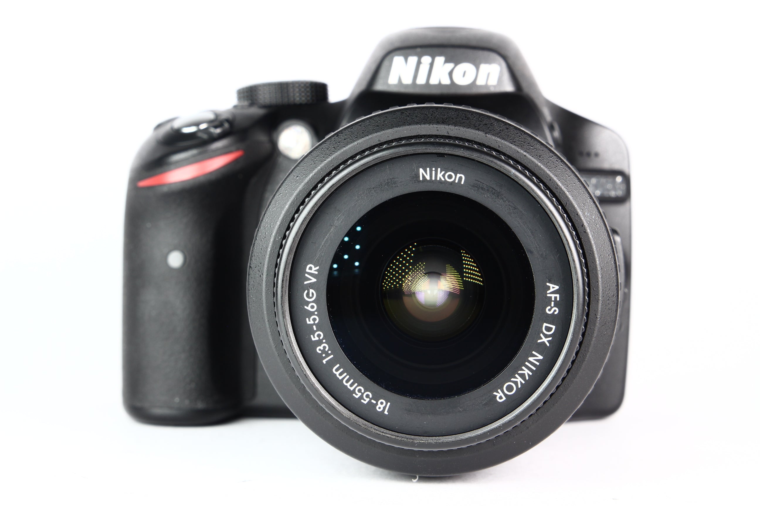 Cámara Digital NIKON D3200 Lente 18-55mm. Usada