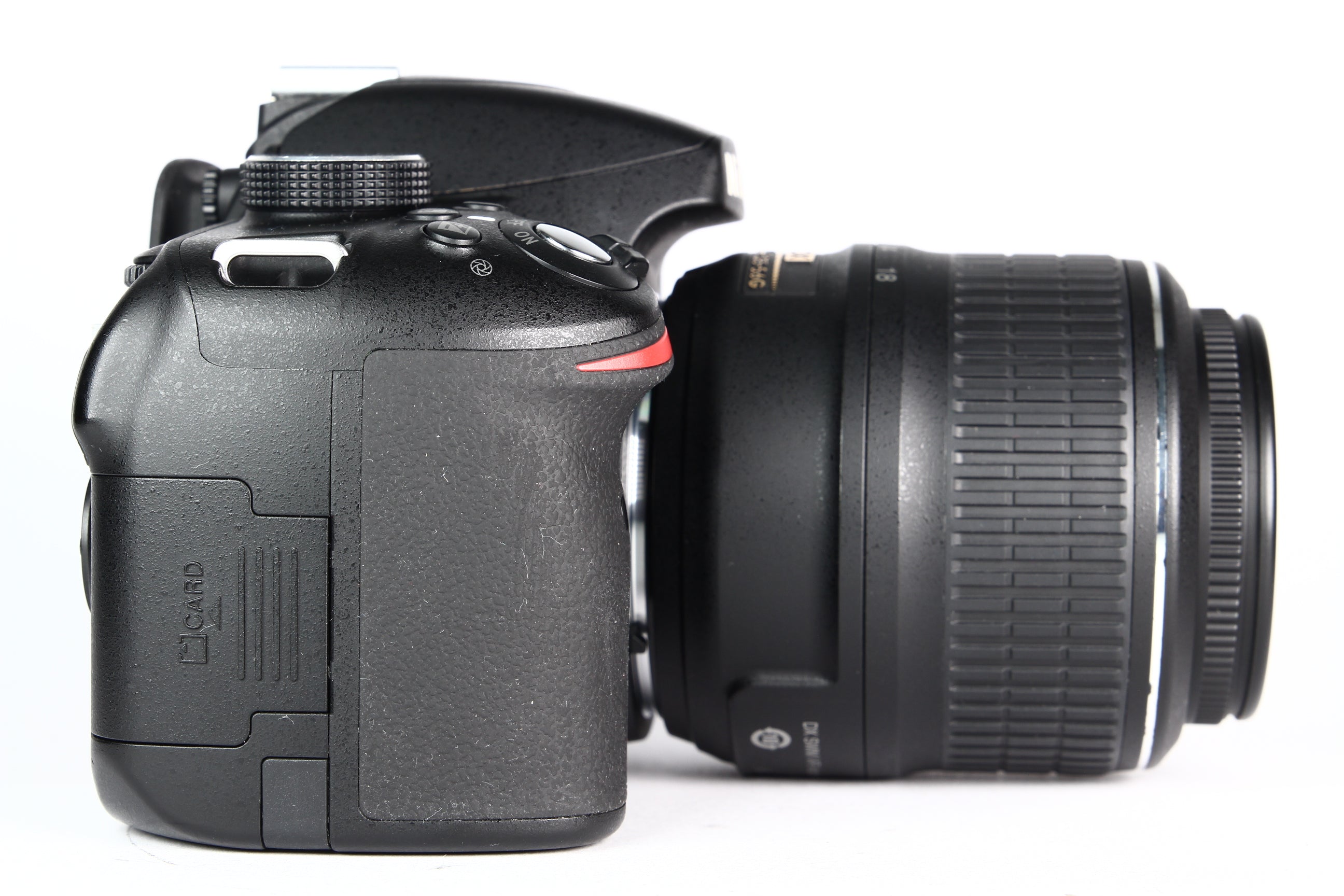 Cámara Digital NIKON D3200 Lente 18-55mm. Usada