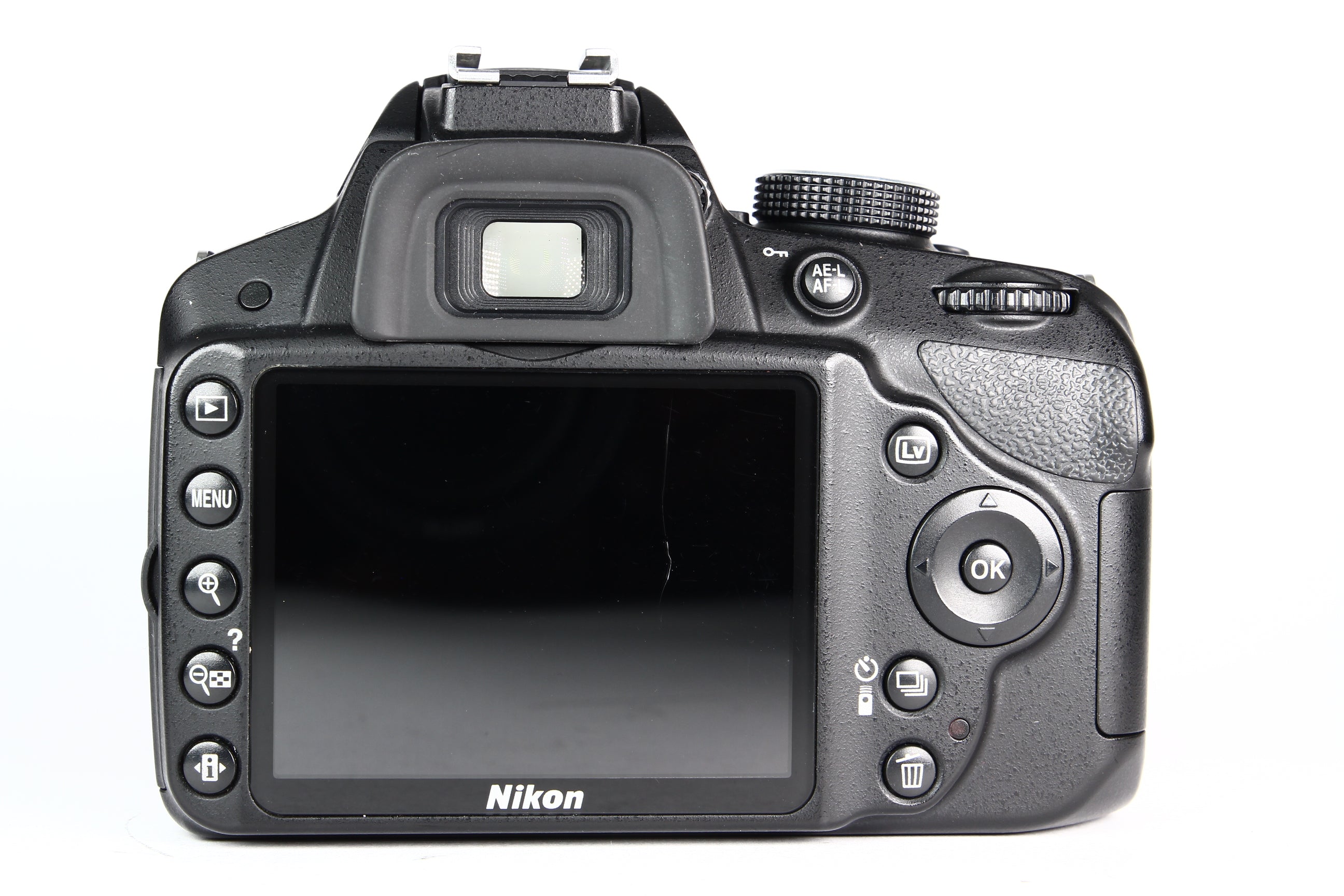 Cámara Digital NIKON D3200 Lente 18-55mm. Usada