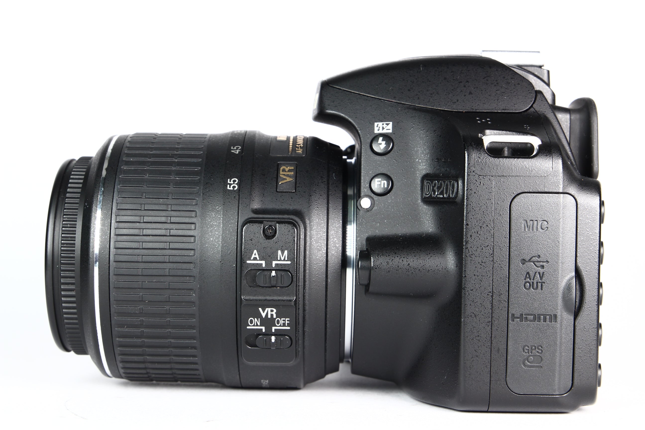 Cámara Digital NIKON D3200 Lente 18-55mm. Usada