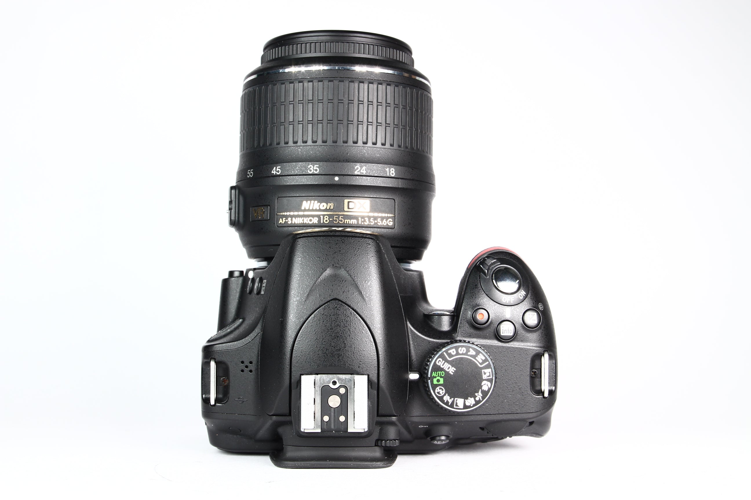 Cámara Digital NIKON D3200 Lente 18-55mm. Usada