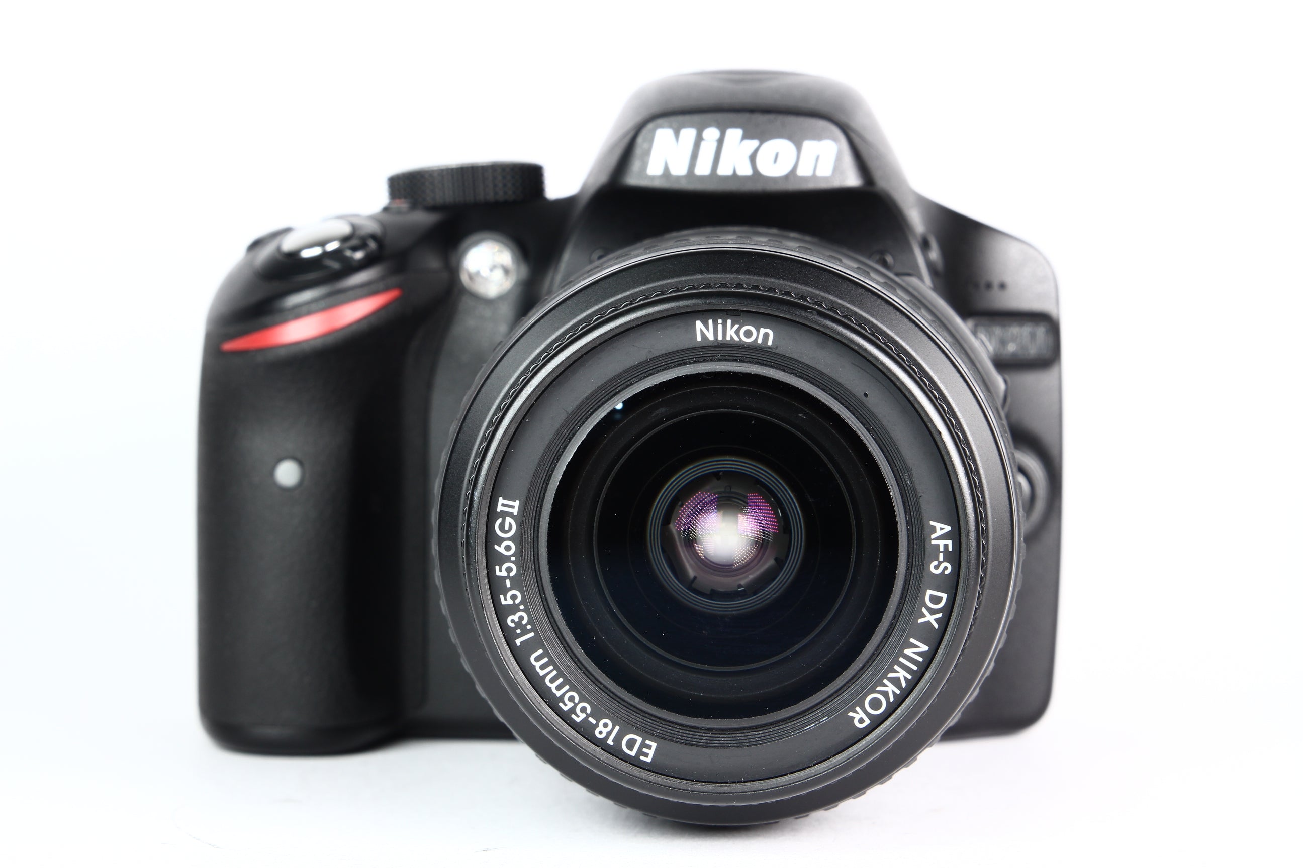 Cámara Digital NIKON D3200 Lente 18-55mm. Usada