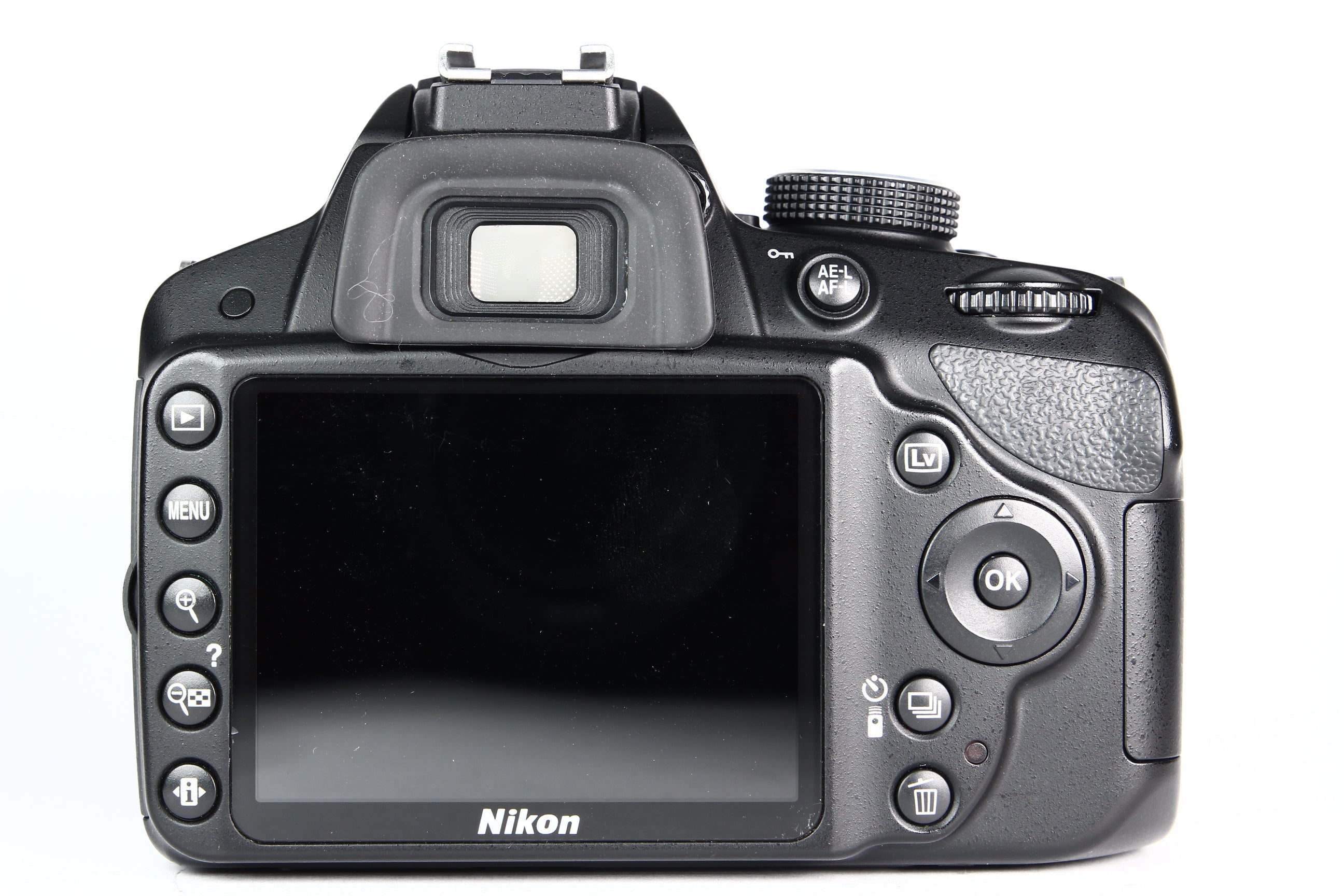 Cámara Digital NIKON D3200 Lente 18-55mm. Usada