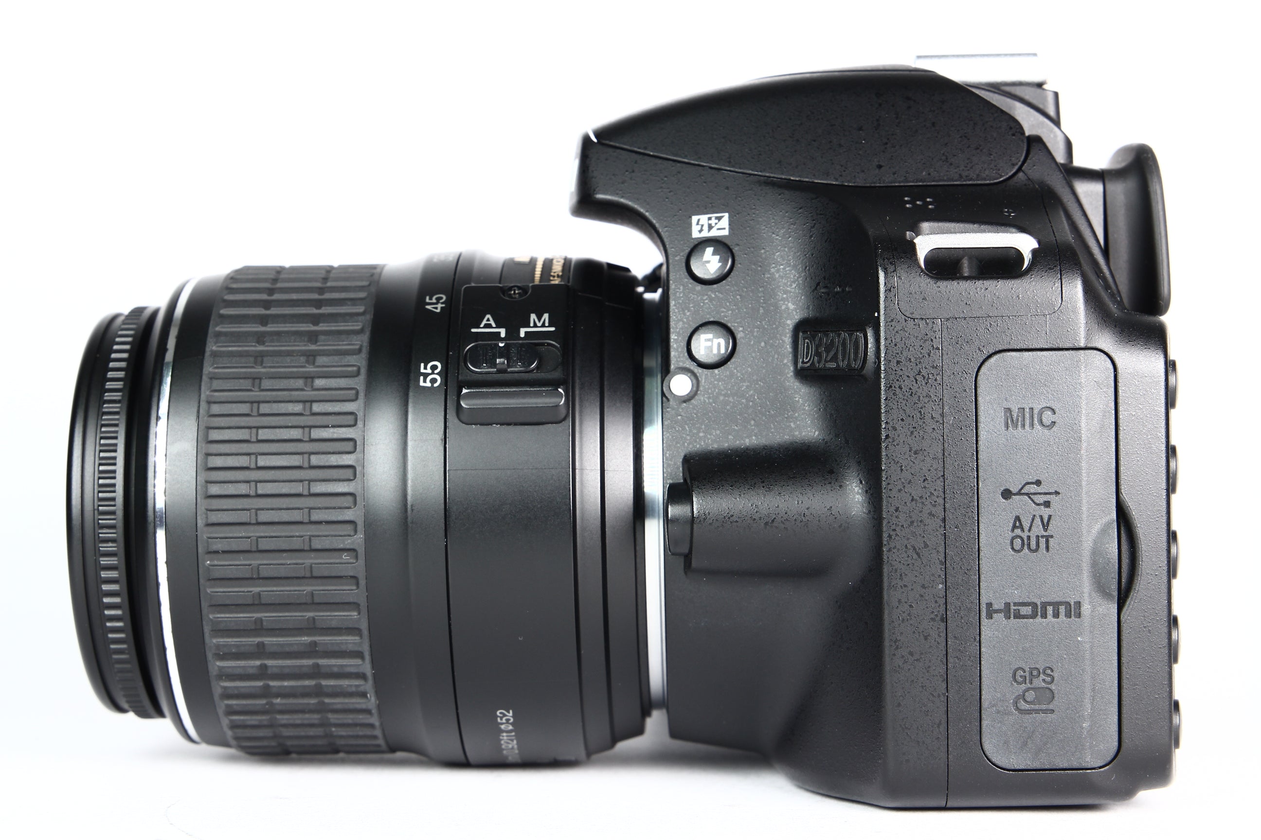 Cámara Digital NIKON D3200 Lente 18-55mm. Usada