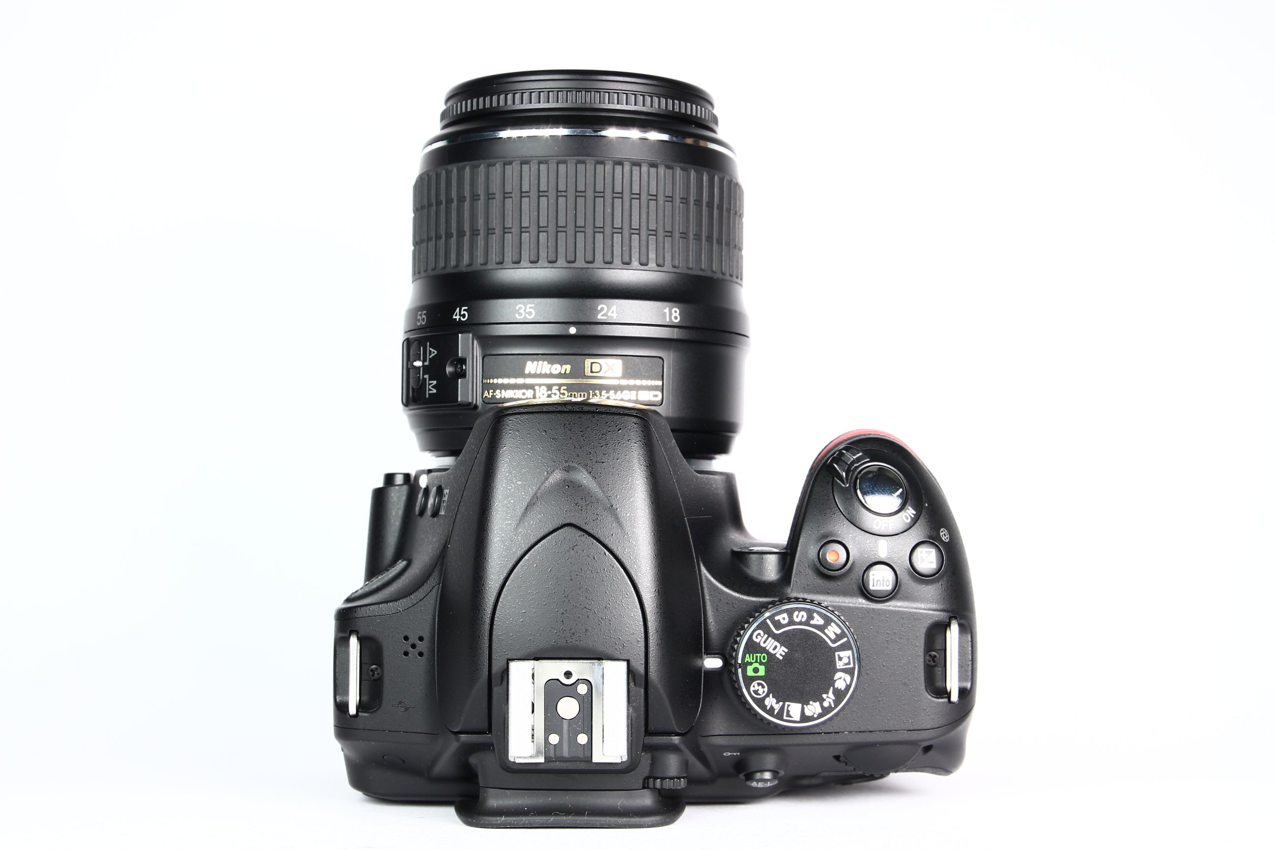 Cámara Digital NIKON D3200 Lente 18-55mm. Usada