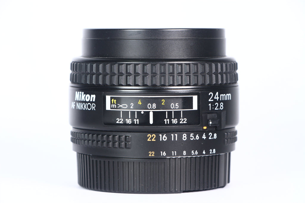 Lente NIKON 24mm F2.8. Usado