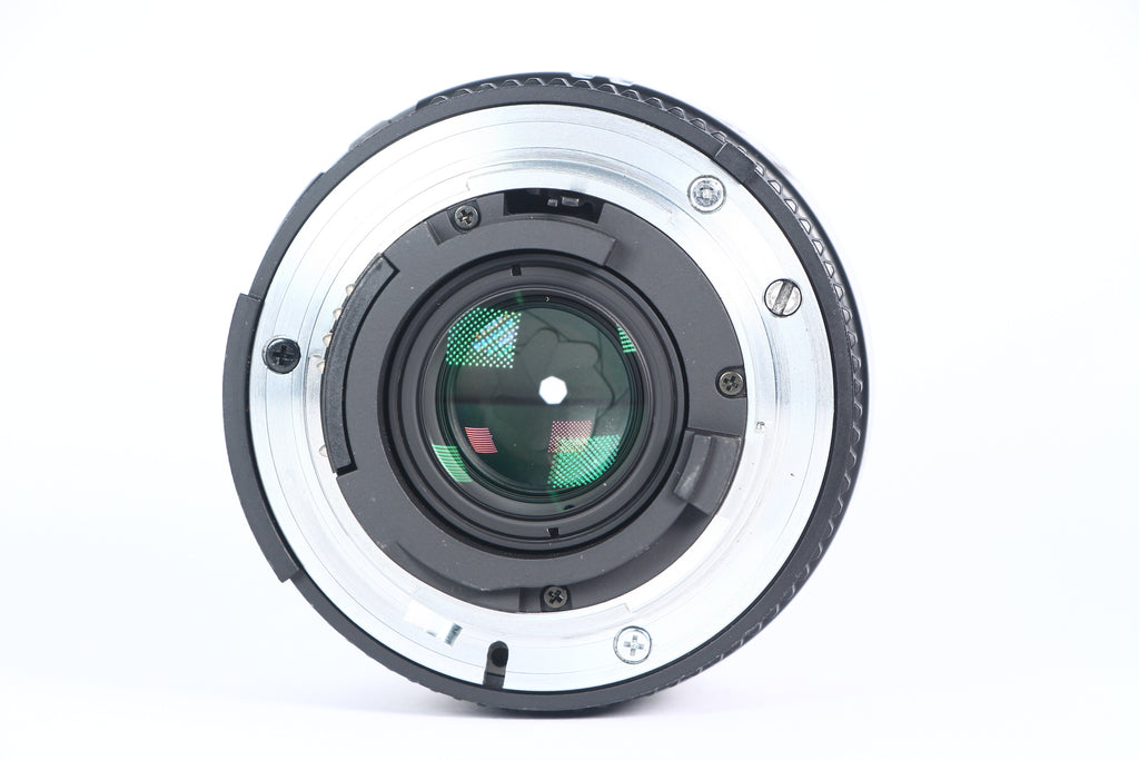 Lente NIKON 24mm F2.8. Usado