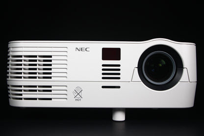 Video Proyector NEC VE281. Usado