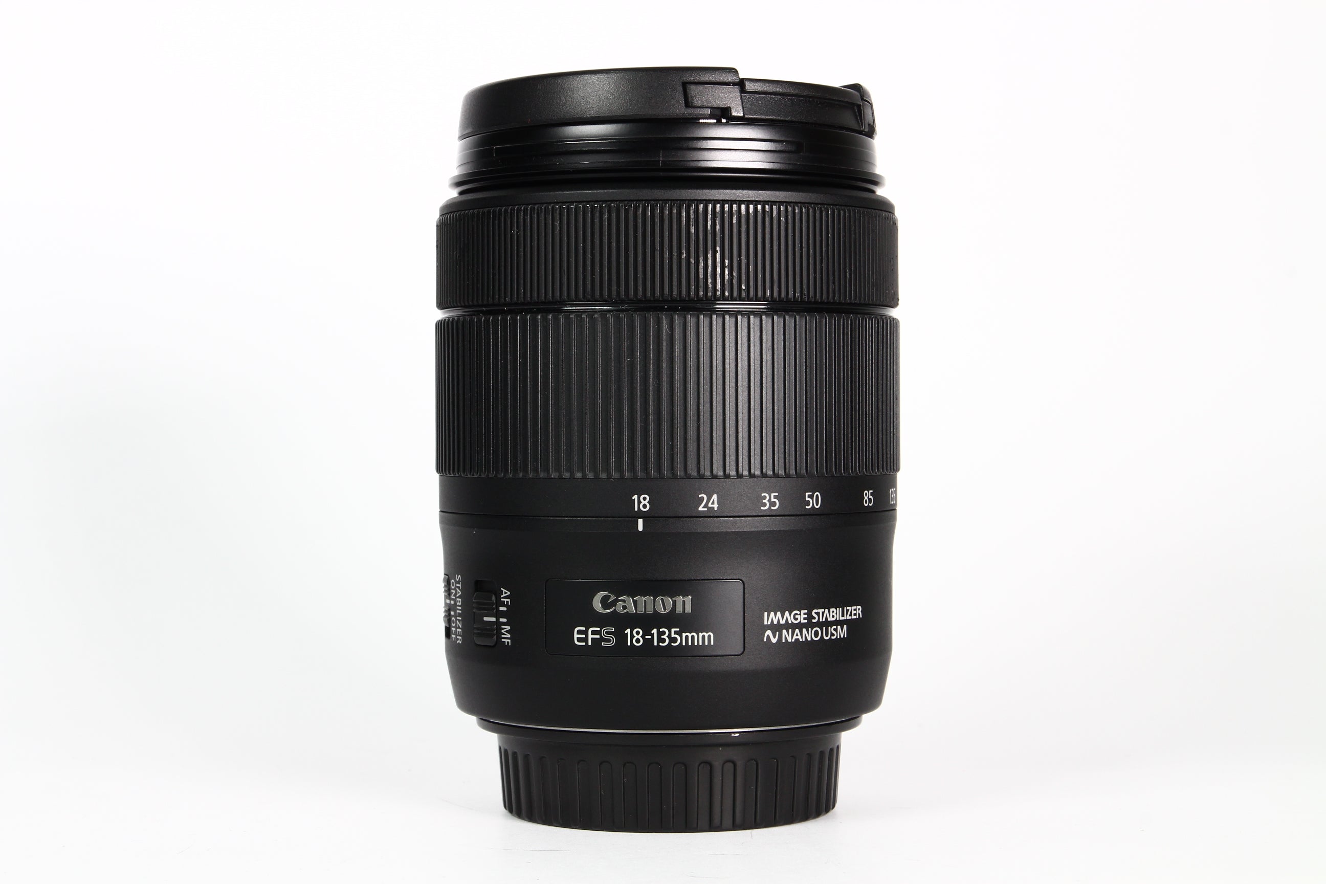 Lente CANON EF-S 18-135mm IS NANO USM F3.5-5.6. Usado