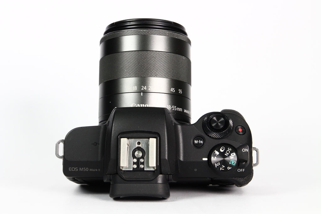 Cámara Digital CANON EOS M50 Mark II con lente 18-55mm. Usada
