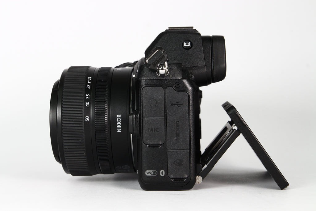 Cámara Digital NIKON Z5 con Lente 24-50 F:4-6.3 Usada