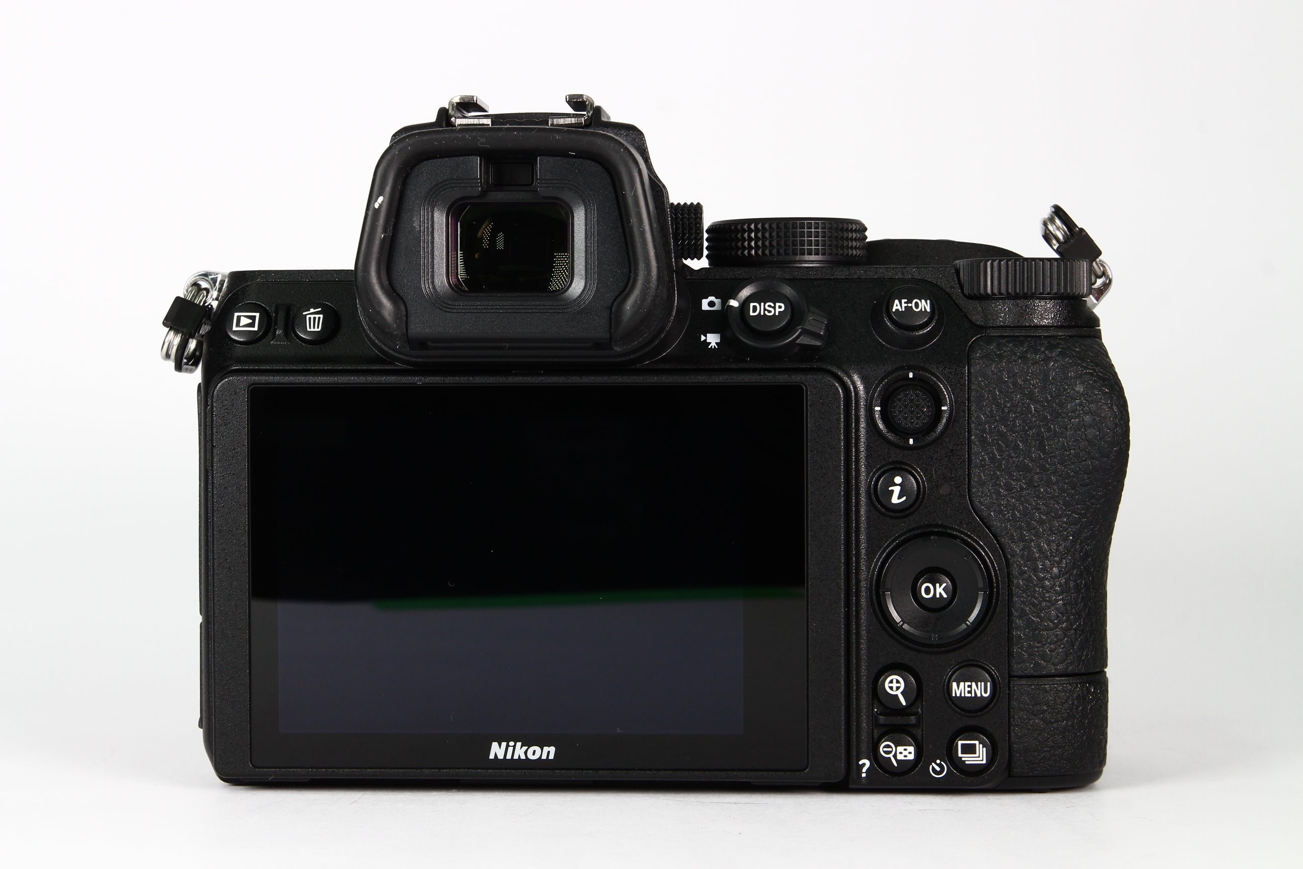 Cámara Digital NIKON Z5 con Lente 24-50 F:4-6.3 Usada