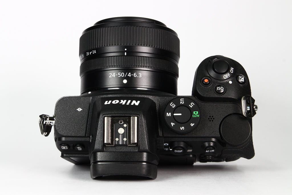 Cámara Digital NIKON Z5 con Lente 24-50 F:4-6.3 Usada